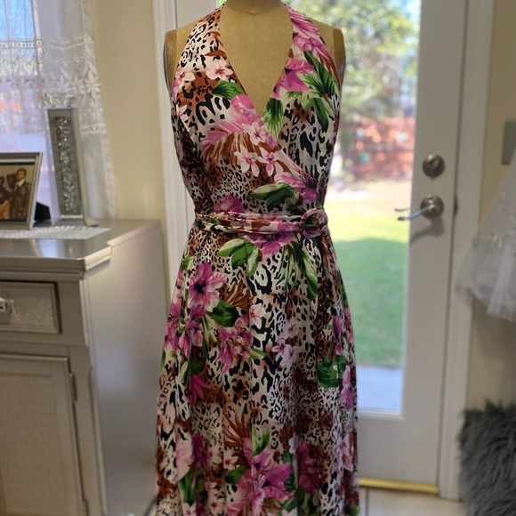 Dresses - Picture 10 of 12